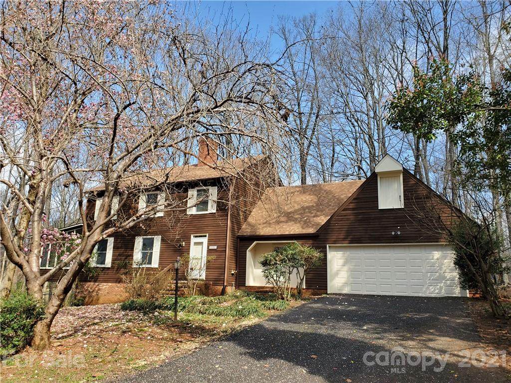 2534 Heritage Circle - Photo 1