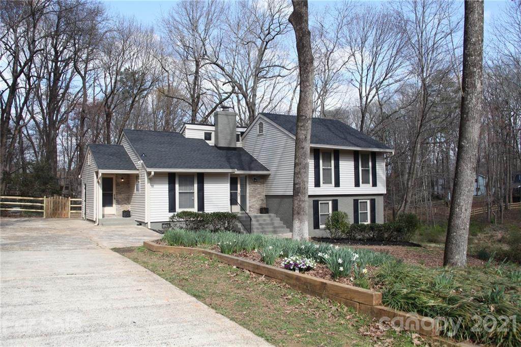 2600 Connemara Drive - Photo 1
