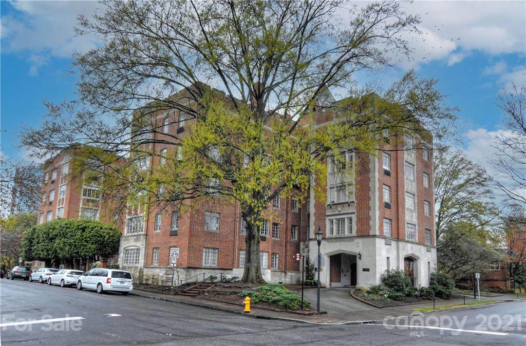 301 W 10th Street - Photo 1