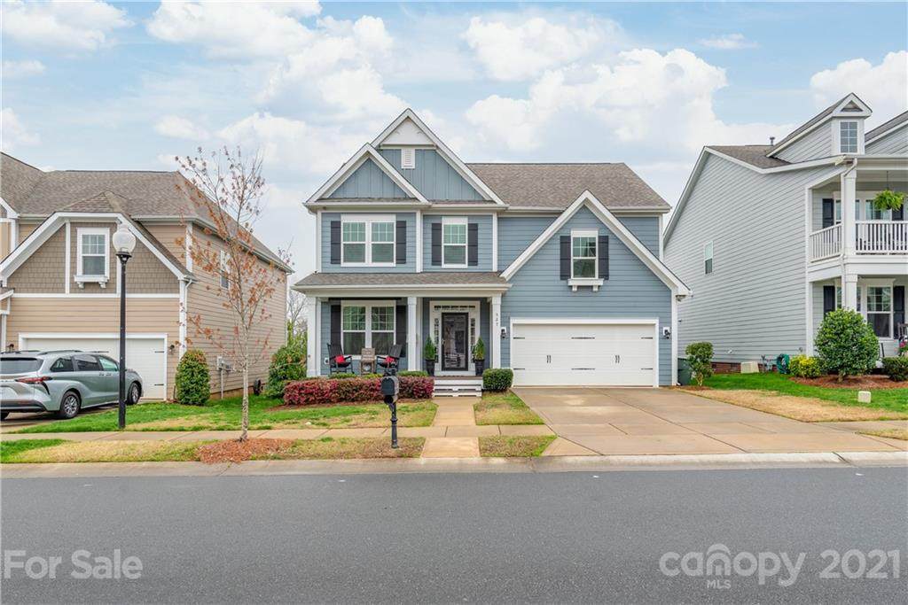 527 Lakeview Drive - Photo 1