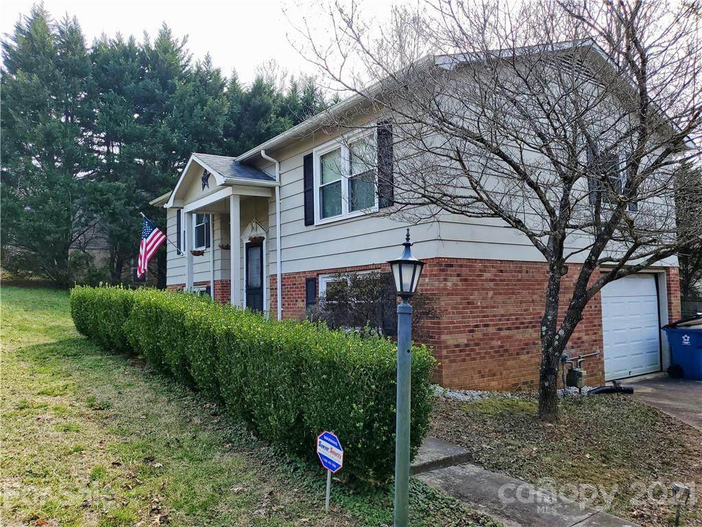 216 Edgewood Circle - Photo 1