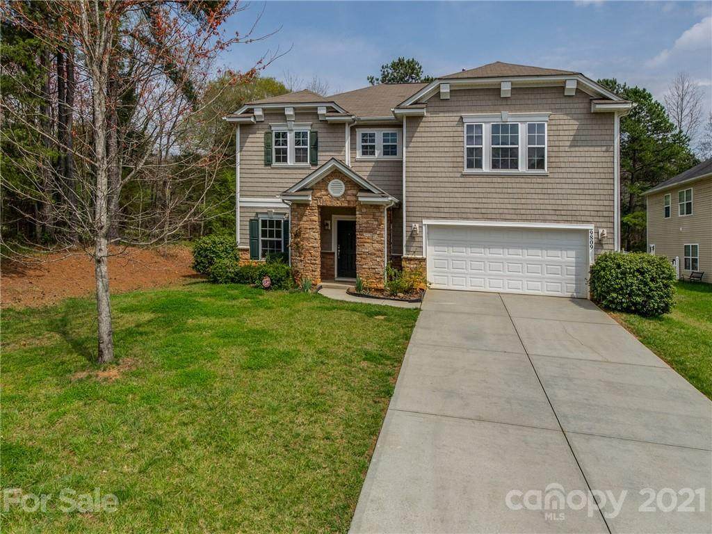 9809 Markus Drive - Photo 1