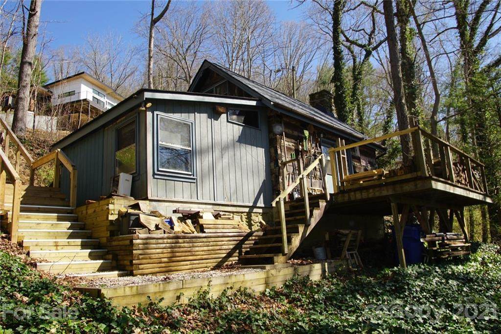 331 Sunset Drive - Photo 1