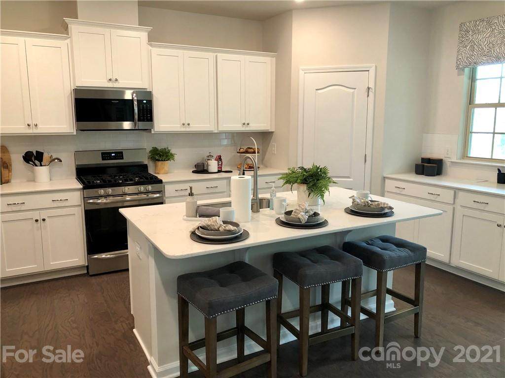 1008 Willow Bend Drive - Photo 1