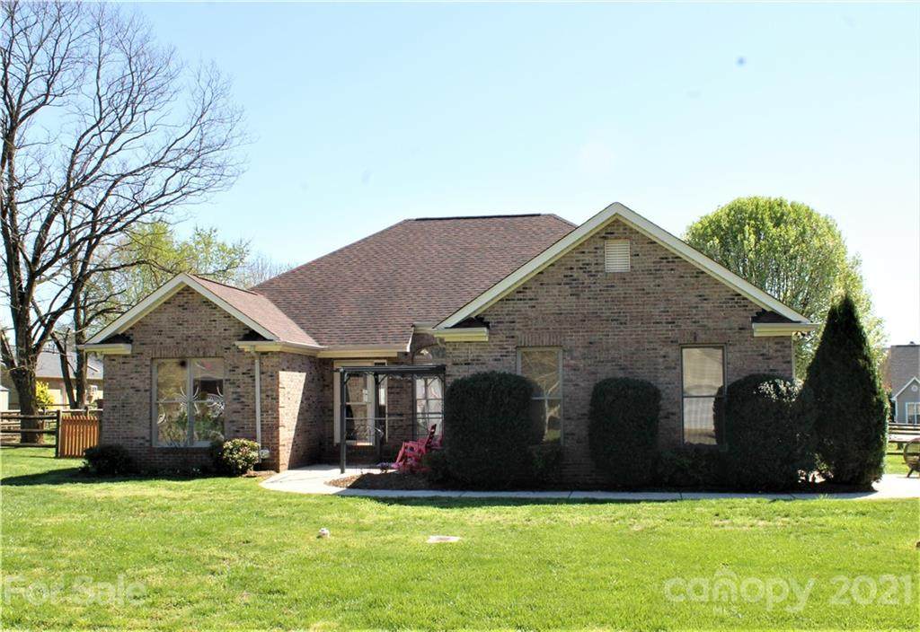 150 Dickens Court - Photo 1