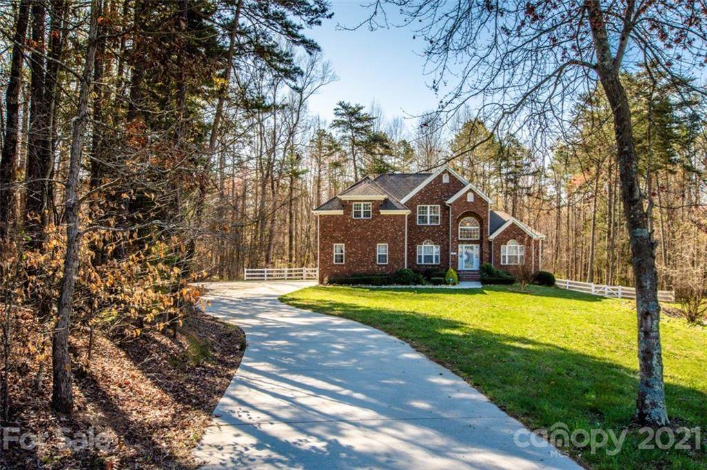 183 Twin Creeks Drive - Photo 1