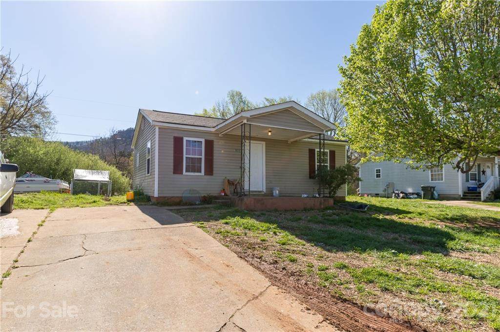 1047 Mountain Crest Drive - Photo 1