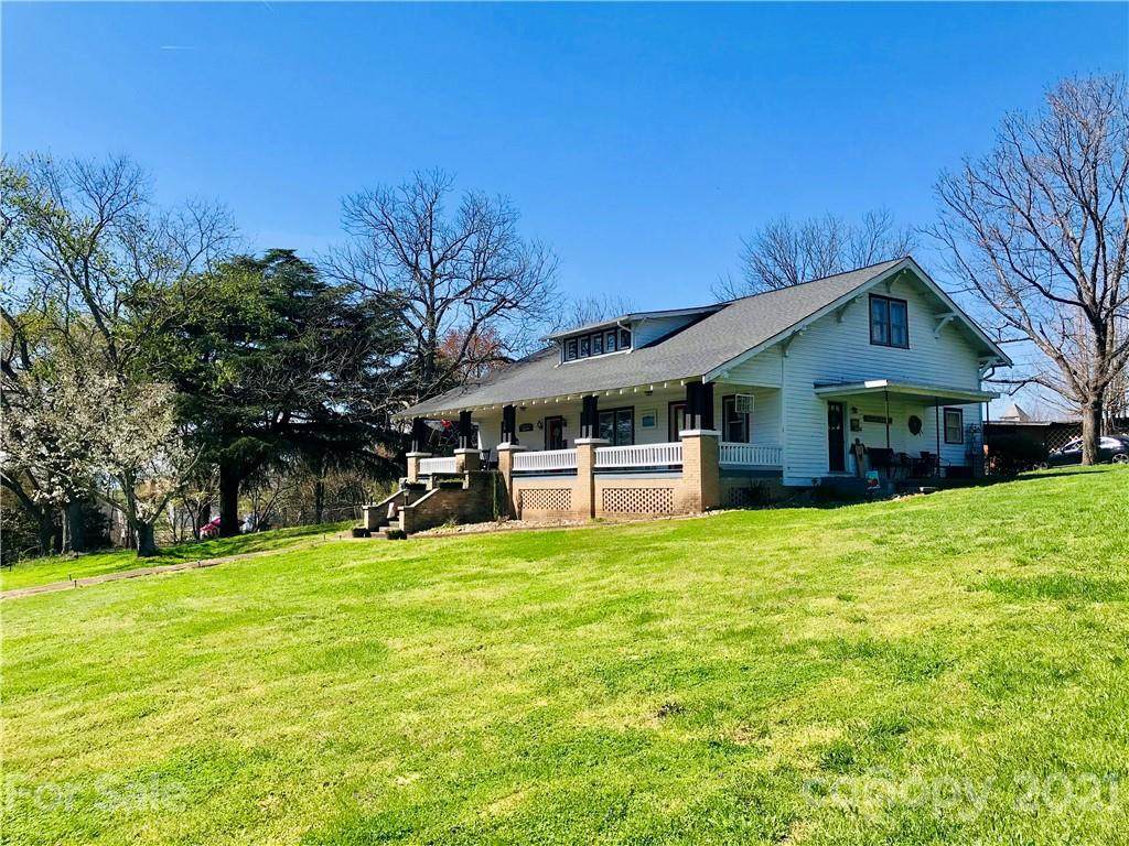 112 Massel Avenue - Photo 1