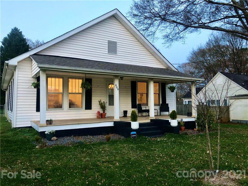 809 Kings Road - Photo 1