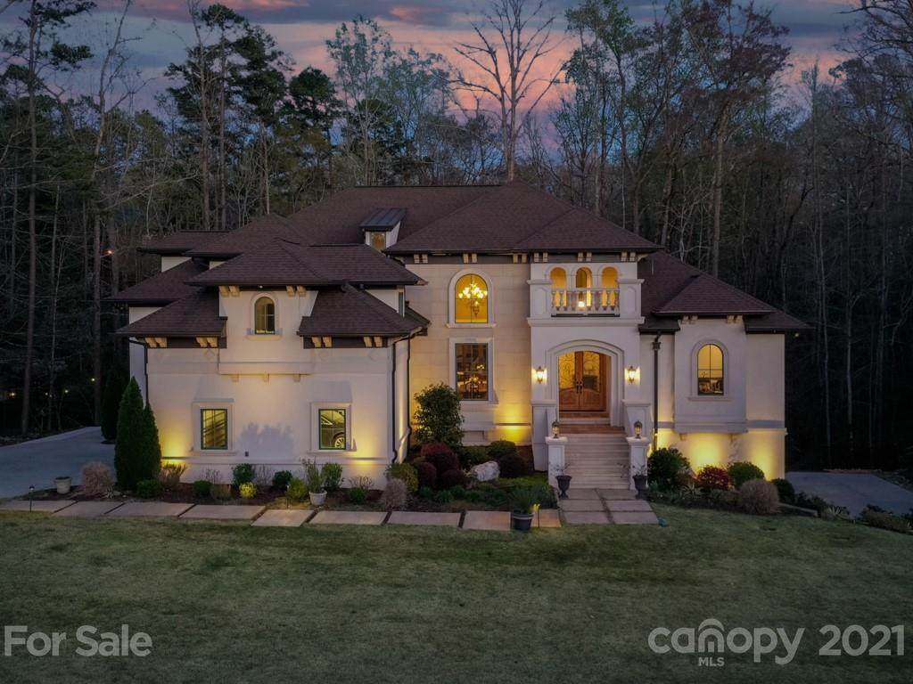 1013 Seminole Drive - Photo 1