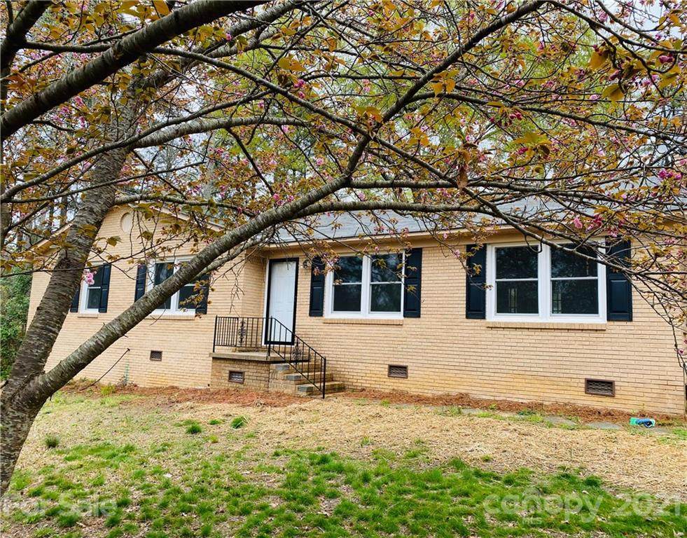 510 Whispering Pines Drive - Photo 1