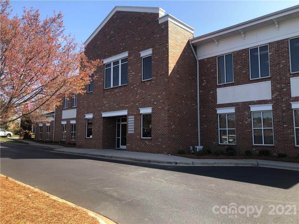 2435 Plantation Center Drive - Photo 1