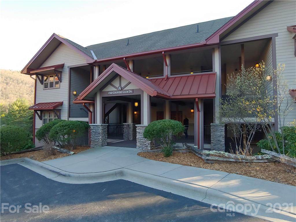 1560 Country Club Drive - Photo 1