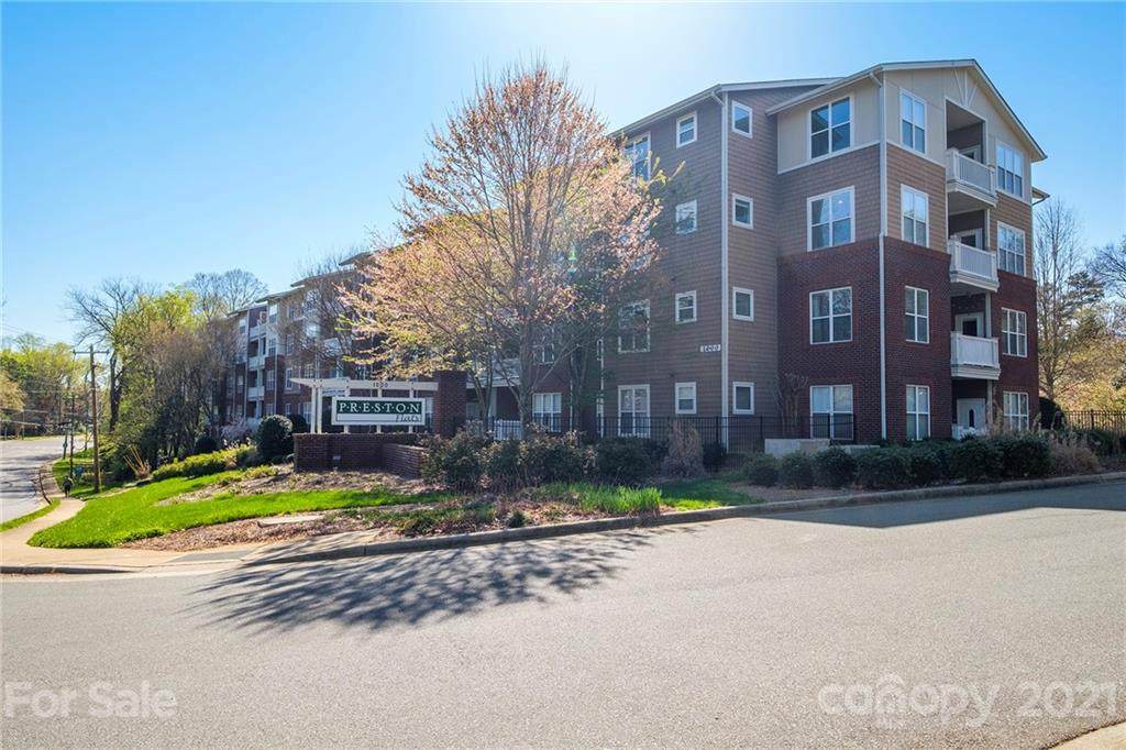 1000 Woodlawn Road - Photo 1