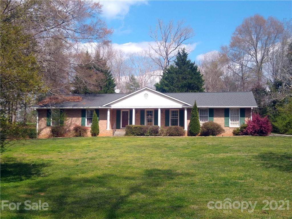 304 Maplewood Drive - Photo 1