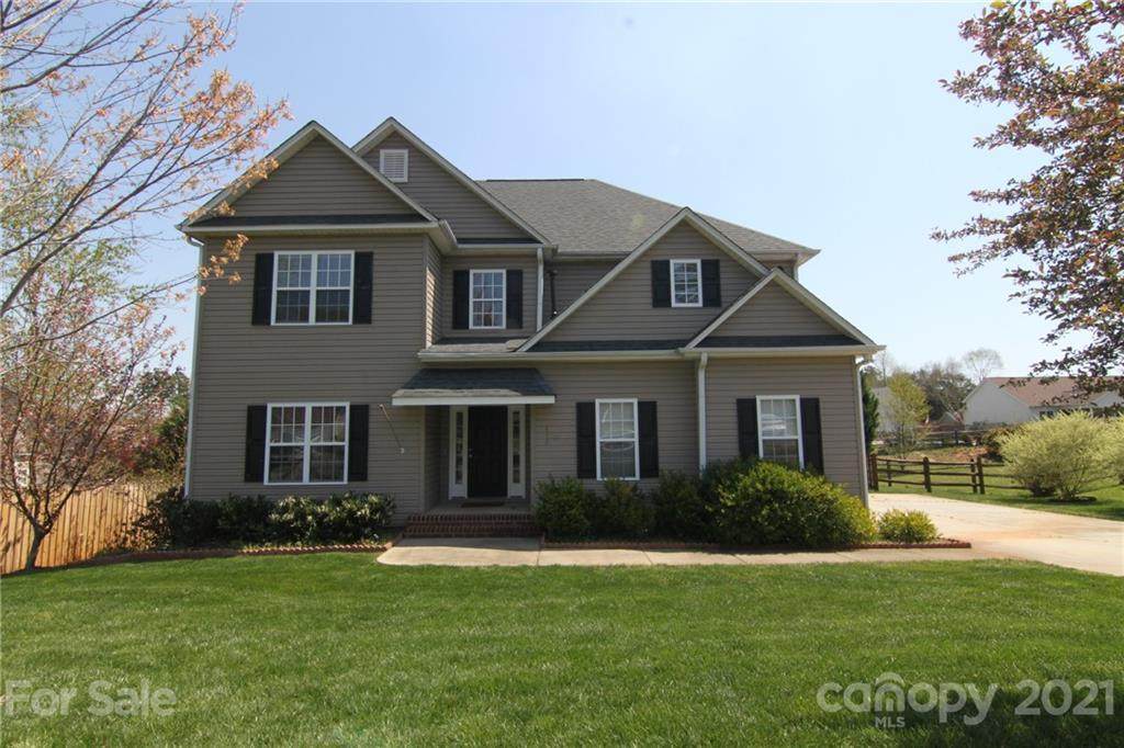 416 Deerfield Drive - Photo 1