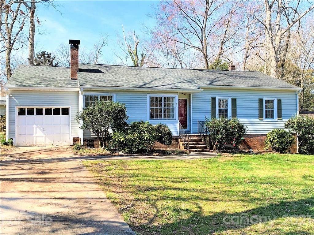 631 8th Street - Photo 1