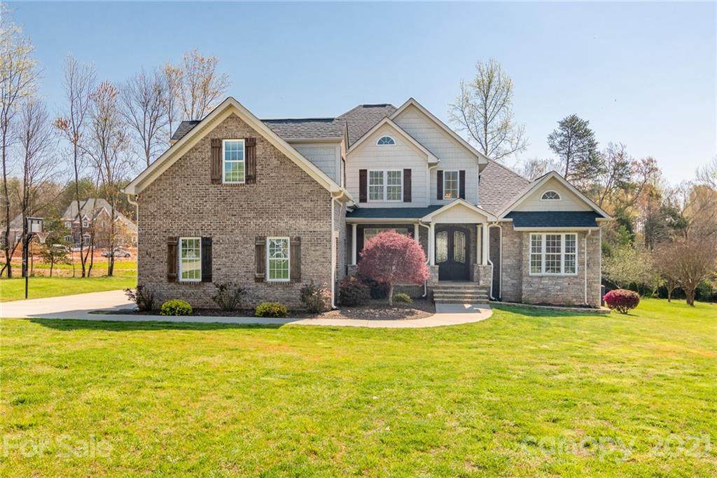 139 Cedar Woods Drive - Photo 1