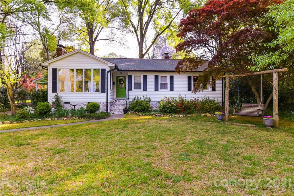 1112 Evergreen Circle - Photo 1