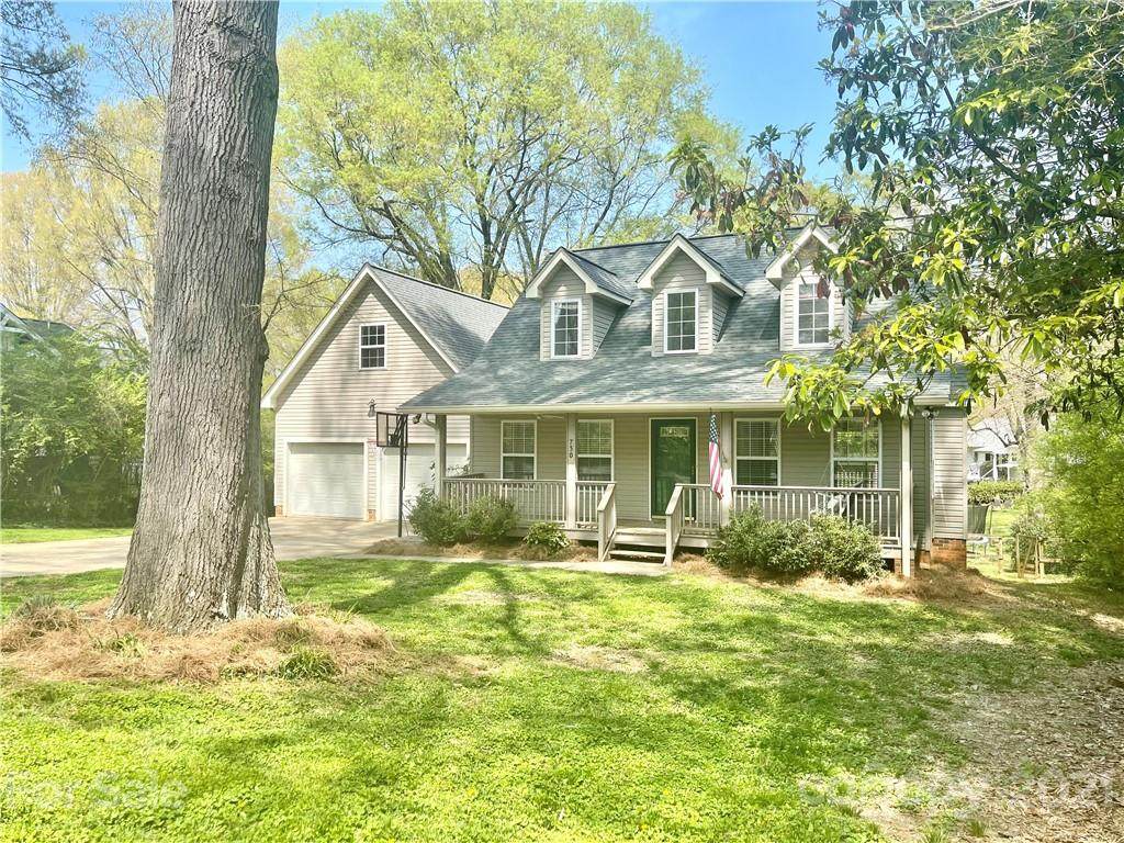 730 4th Avenue Drive - Photo 1