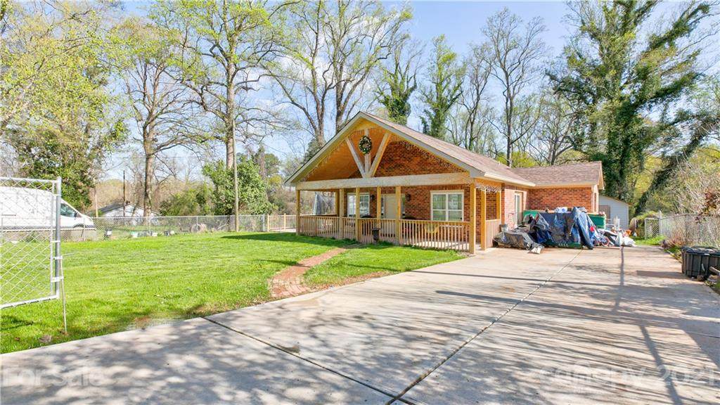 1042 Ridge Avenue - Photo 1