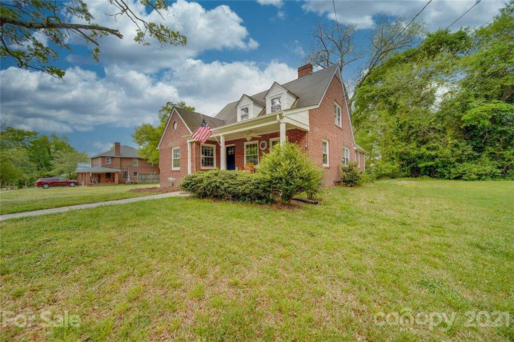 410 Leak Avenue - Photo 1