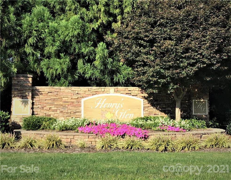 205 Henrys Glen Drive - Photo 1
