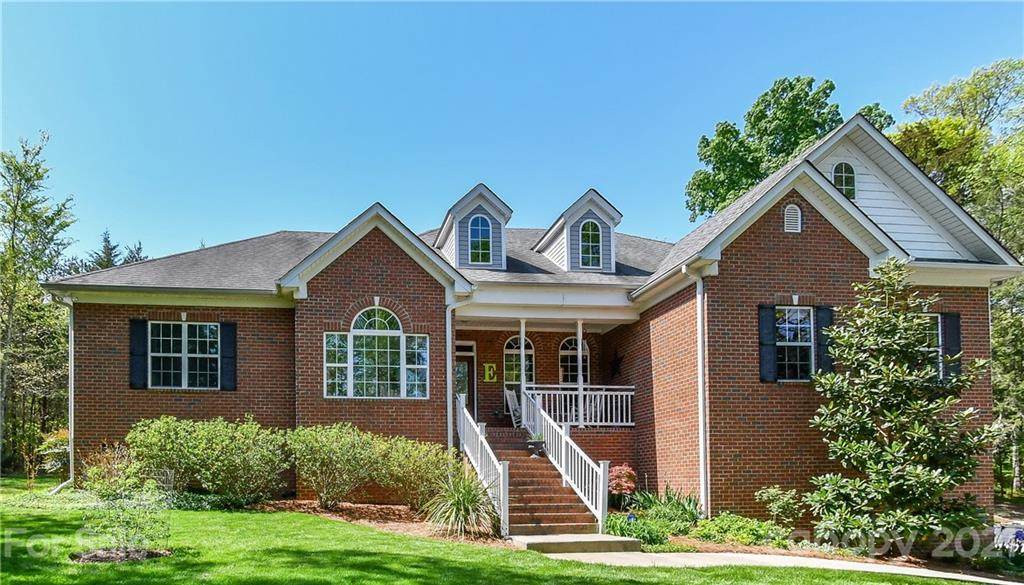 414 Breezewood Drive - Photo 1