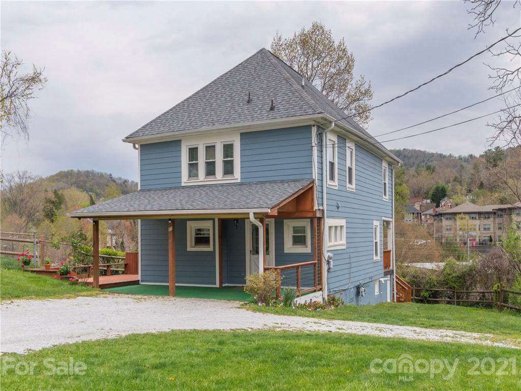 11 Larchmont Road - Photo 1