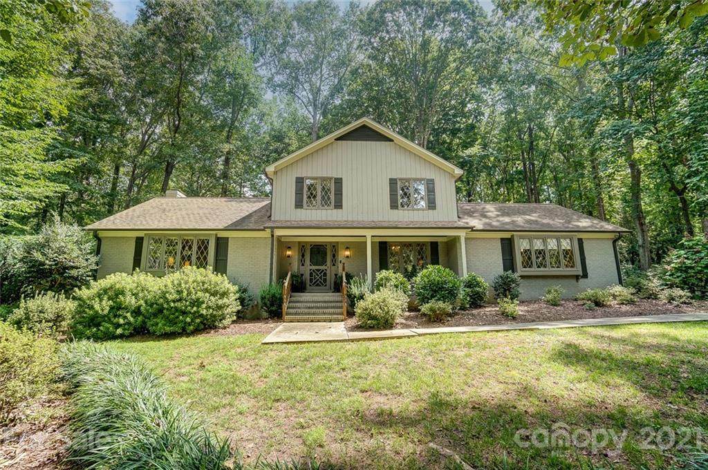 2520 Heritage Circle - Photo 1