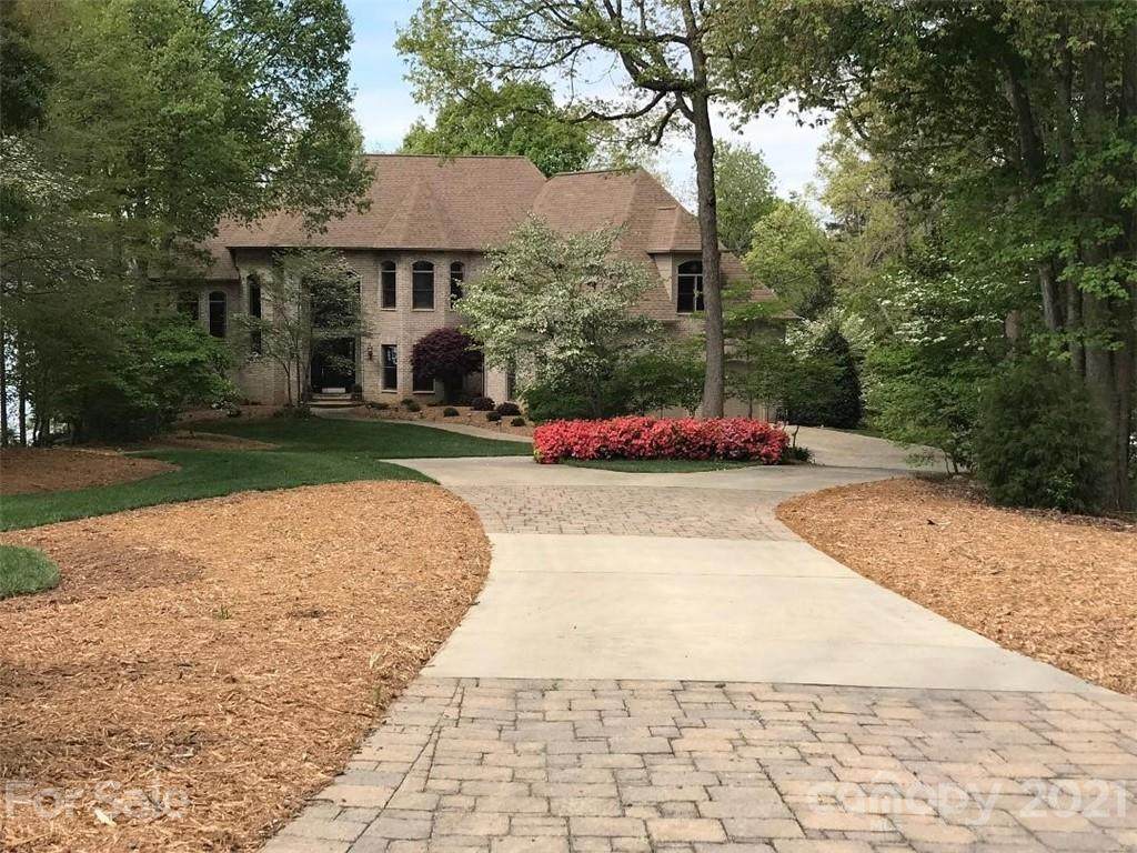 106 Lakeshore Drive - Photo 1