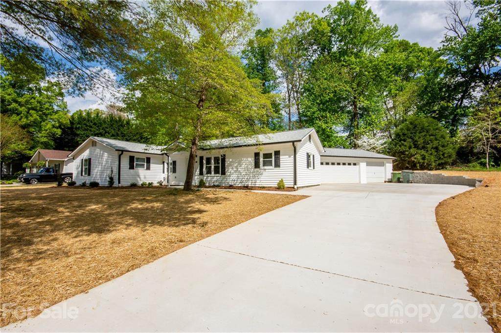 131 Woodview Drive - Photo 1
