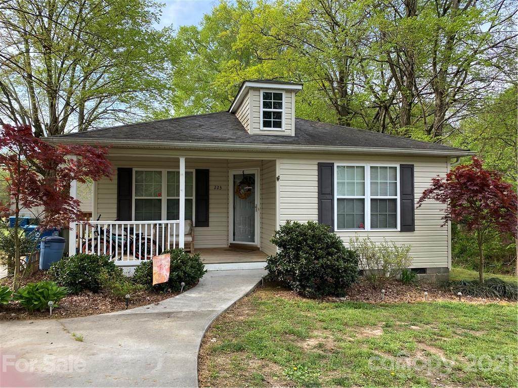 223 Carolina Boulevard - Photo 1