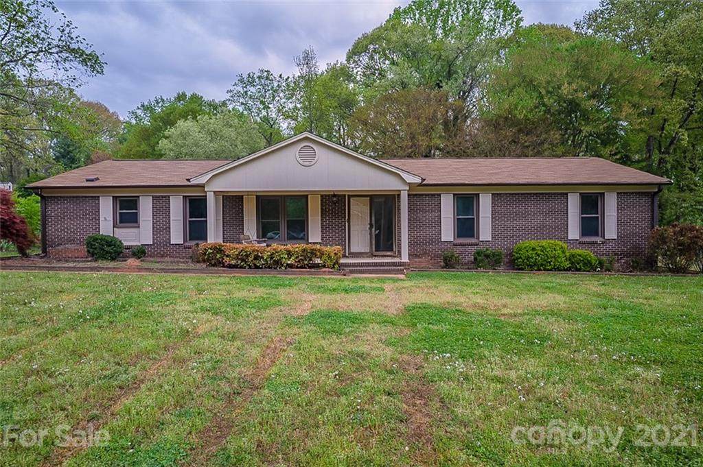 105 Colonial Drive - Photo 1