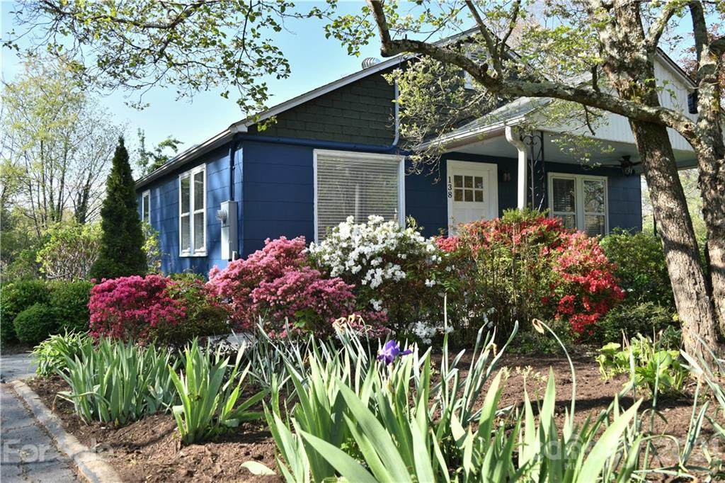 138 Moody Avenue - Photo 1