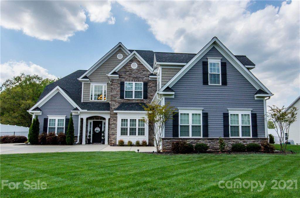 562 Wiggins Road - Photo 1
