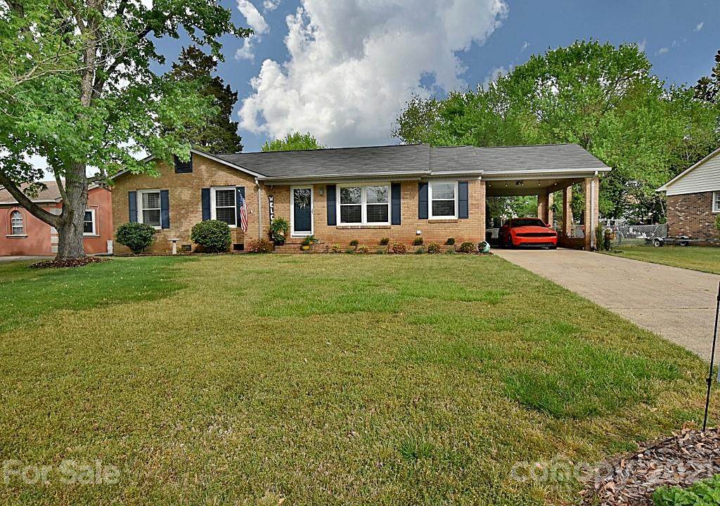 1522 Fieldcrest Circle - Photo 1