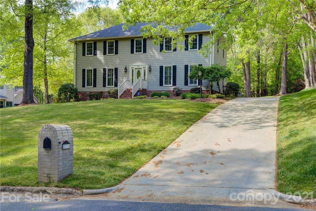412 Camelot Drive - Photo 1