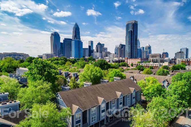 517 Graham Street - Photo 1