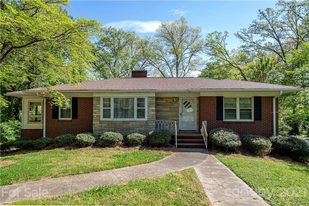 1627 Maple Avenue - Photo 1