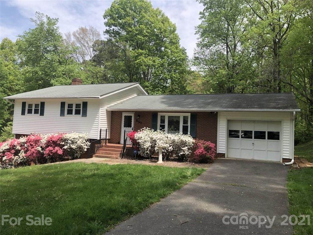 527 Commonwealth Drive - Photo 1