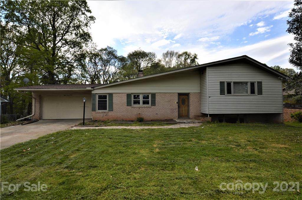 823 Hawthorne Drive - Photo 1