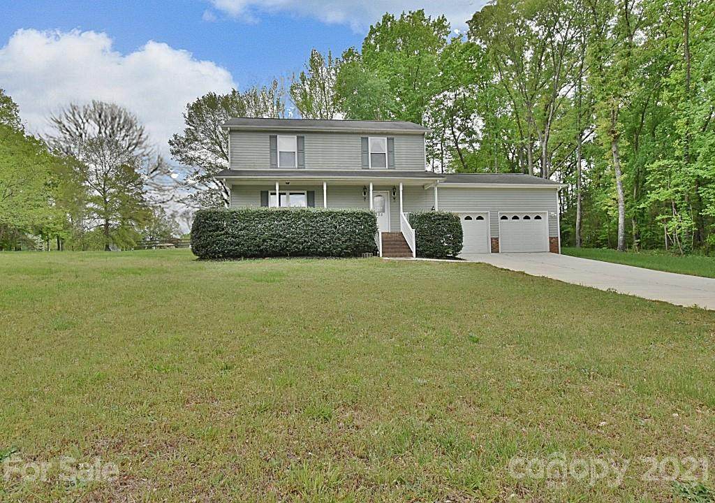 105 Manteo Street - Photo 1
