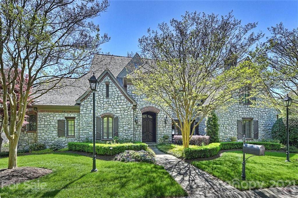 2207 La Maison Drive - Photo 1
