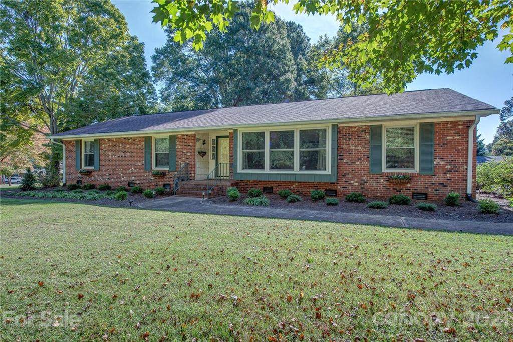 504 Holiday Road - Photo 1