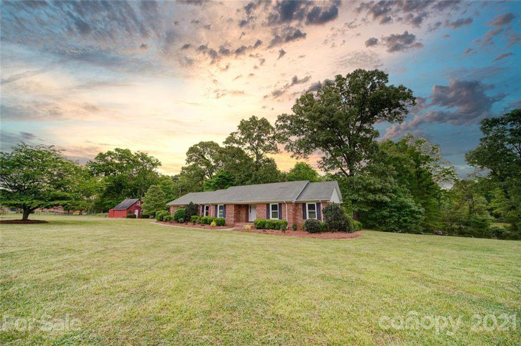 2802 Cedar Trail Lane - Photo 1
