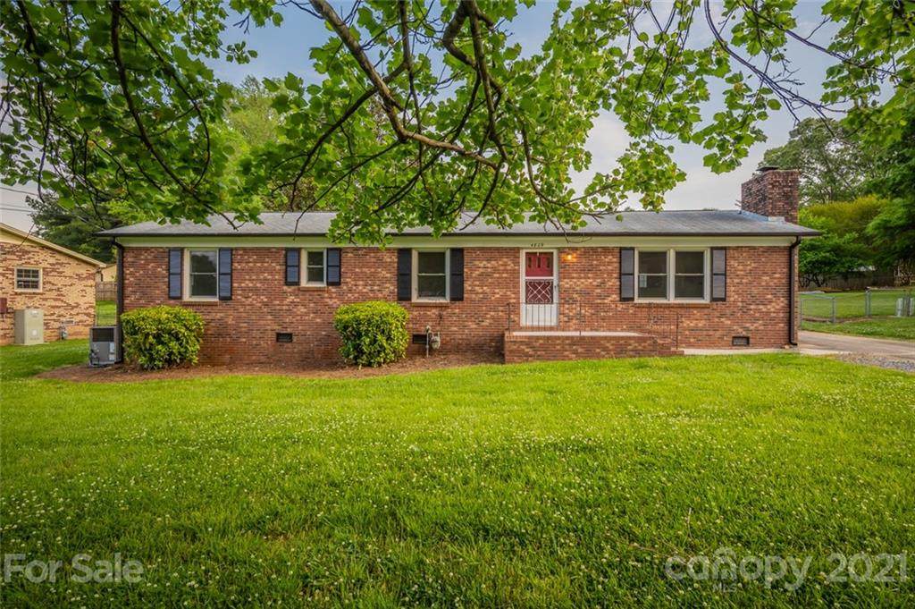4809 Maplecrest Drive - Photo 1