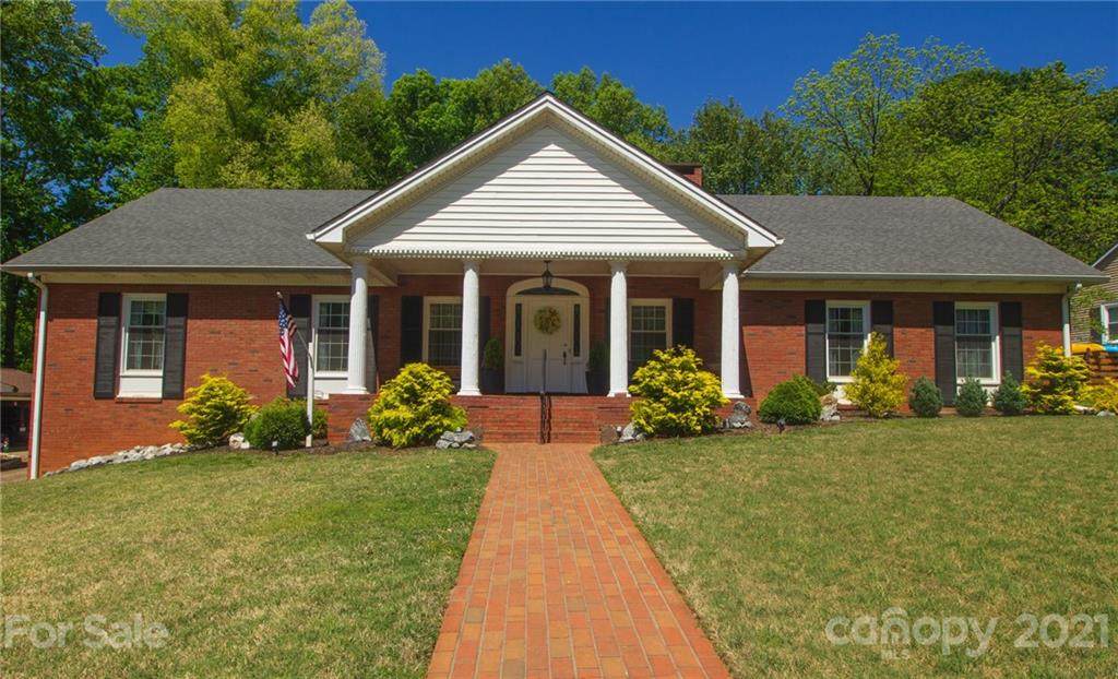805 Forest Hill Drive - Photo 1