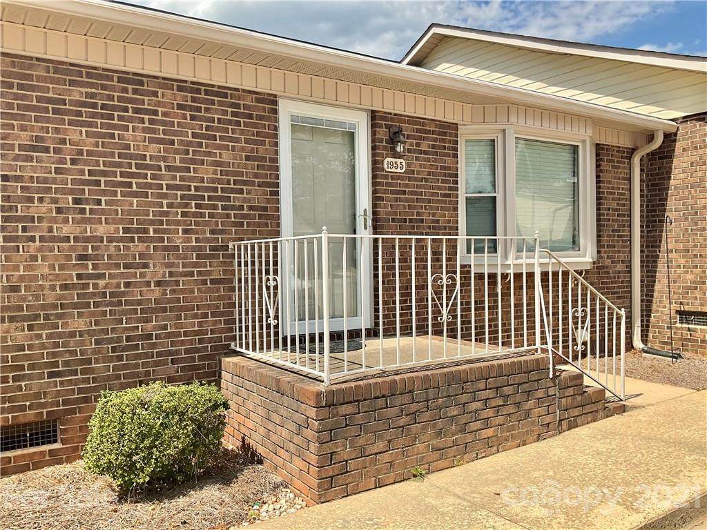 1955 Ebenezer Road - Photo 1