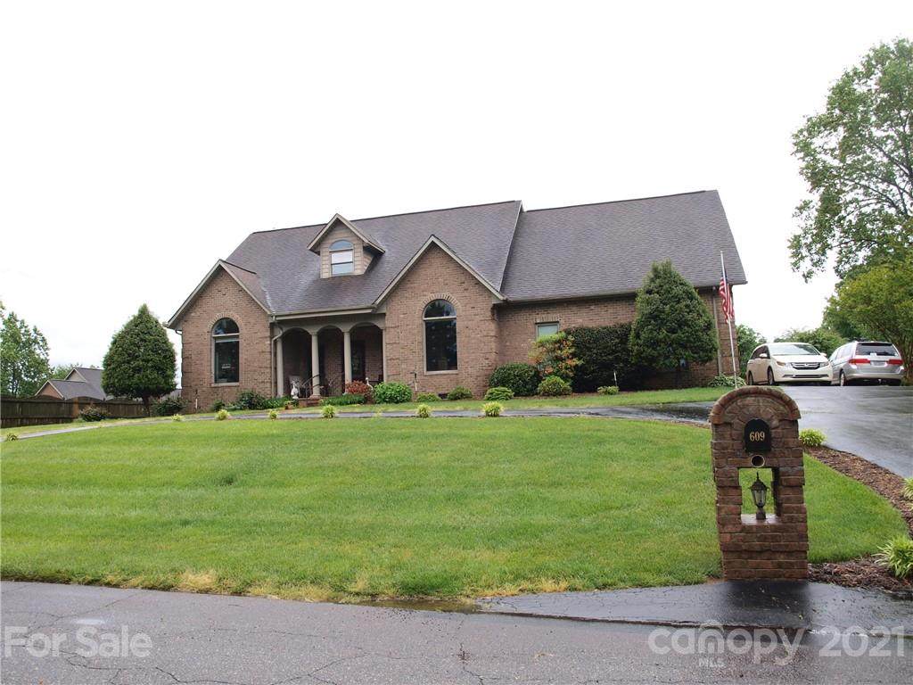 609 41st Avenue Court - Photo 1